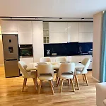 Spacious Apartment *