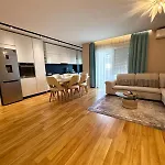Spacious Apartment *