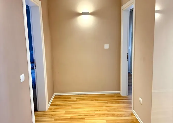 Spacious * 地拉那