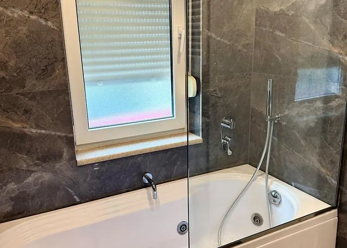 公寓 Spacious 地拉那