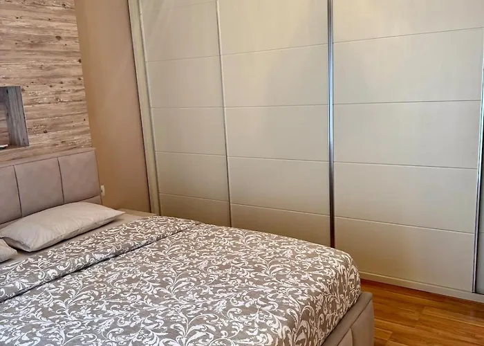 Spacious * 地拉那