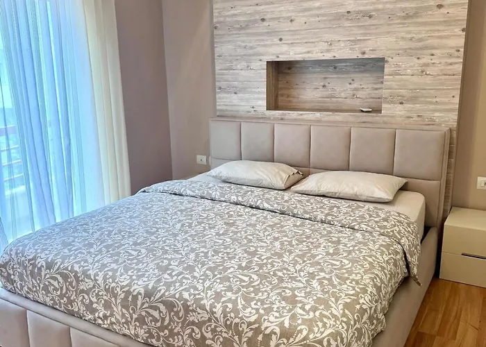 Spacious Apartment *