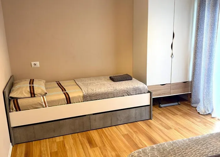 公寓 Spacious 地拉那