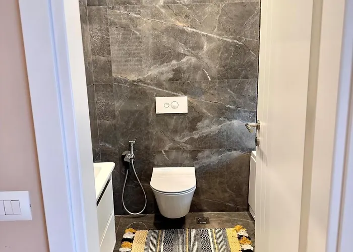 Spacious Apartment *